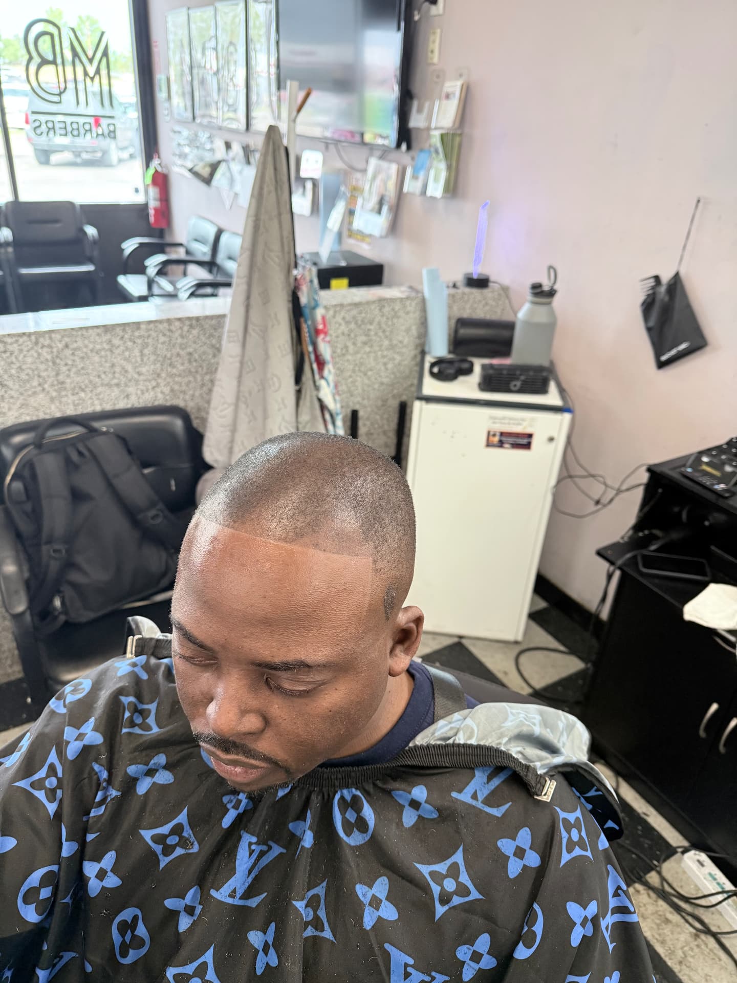 Close haircut with a precise lineup